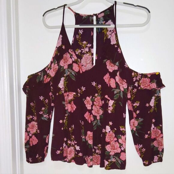 American Eagle Outfitters size medium.      LTOP239 - Picture 1 of 3